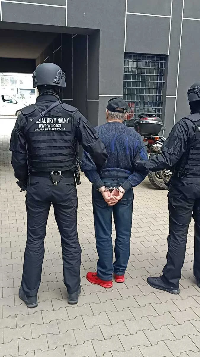 W Łodzi i Sieradzu policjanci zatrzymali cztery kobiety i mężczyznę, podejrzanych o czerpanie korzyści majątkowych z uprawiania prostytucji przez inne osoby. Za przestępstwo to grozi kara do pięciu  lat pozbawienia wolności. Główny podejrzany został tymczasowo aresztowany. Według prowadzących śledztwo sprawa jest rozwojowa.

