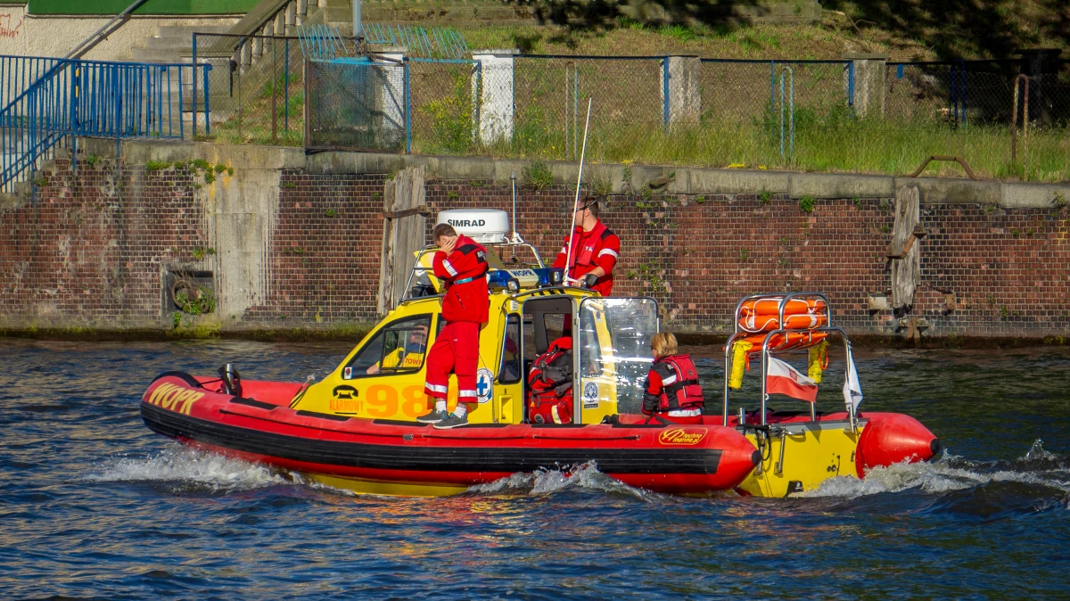 210 tysięcy złotych dostaną Wodne Ochotnicze Pogotowie Ratunkowe i straż pożarna z Choszczna za poprawe bezpieczeństwa nad wodą w Zachodniopomorskiem. Środki pozwolą na na przeprowadzenie specjalistycznych szkoleń dla ratowników, zakup wyposażenia i niezbędnego sprzętu, utrzymanie gotowości i prowadzenie działań ratowniczych.