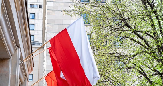 Biuro Programu "Niepodległa" zaprasza wszystkich do włączania się do akcji #mojaflaga. 2 maja, z okazji Dnia Flagi Rzeczypospolitej Polskiej, każdy, niezależnie od miejsca zamieszkania, wieku czy upodobań może przyłączyć się do wyjątkowej akcji społecznej i wywiesić flagę. Później wystarczy opublikować zdjęcie w mediach społecznościowych z hasztagiem #mojaflaga.