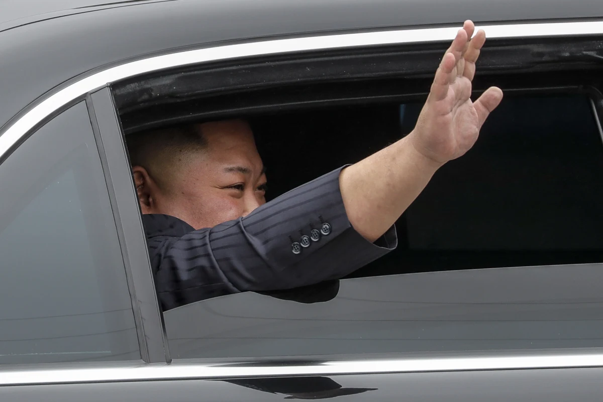 Przywódca Korei Północnej Kim Dzong Un po raz kolejny ostrzegł, że w razie zagrożenia jego kraj może z wyprzedzeniem użyć broni jądrowej - podała w sobotę oficjalna północnokoreańska agencja prasowa KCNA.
