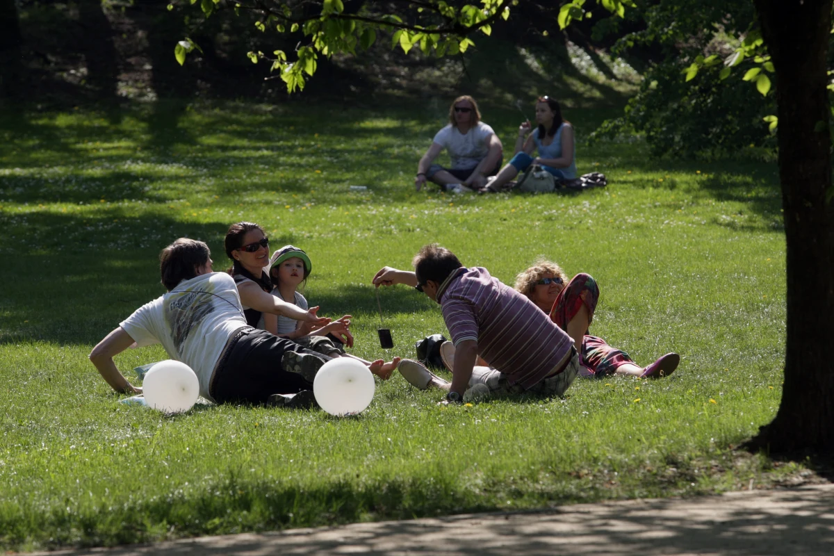 Sobota nad Polską zapowiada się słonecznie, a w ciągu dnia - miejscami -  termometry pokażą do 19 stopni Celsjusza. Co więcej, taka ciepła i słoneczna pogoda w większości regionów utrzyma się przez najbliższe dni. 