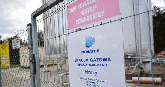 Przed majówką wróciły dostawy gazu m.in. do Łeby. "Błękitne paliwo dostarczane przez Grupę Kapitałową PGNiG jest już dostępne dla odbiorców w tej nadmorskiej gminie, jak i w dziewięciu innych, gdzie paliwo dostarczała firma Novatek" - poinformowało w sobotę rano PGNiG. Jednak około godziny 2 w nocy, niezbędne prace trzeba było przerwać, bo turyści przebywający w Łebie skarżyli się na hałas. 