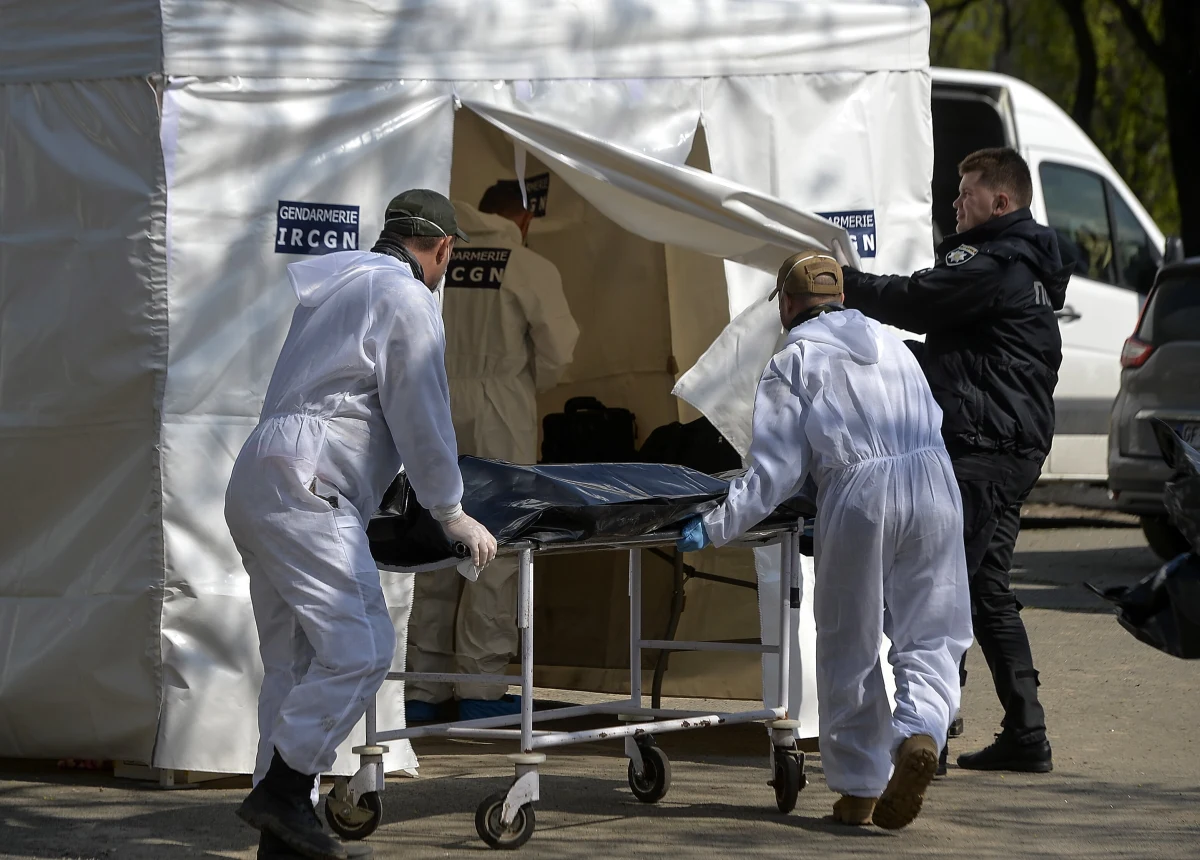 W obwodzie kijowskim koło wsi Mirockie znaleziono grób z ciałami trzech cywilów - poinformował komendant policji obwodu kijowskiego Andrij Niebytow. Mężczyźni byli torturowani. Zastrzelono ich.  To kolejny taki grób w rejonie Buczy.