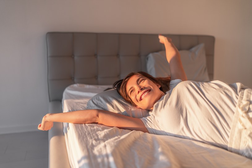 Brytyjscy badacze stwierdzili, że za długi sen też szkodzi mózgom. Ile godzin powinniśmy spać według naukowców?