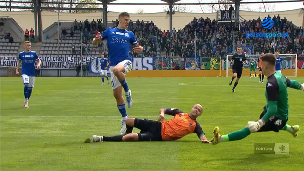 Miedź Legnica - Chrobry Głogów 1-0 (0-0)
Bramka: Patryk Makuch 65'

Miedź: Paweł Lenarcik - Carlos Julio Martínez, Nemanja Mijušković, Jurich Carolina, Piotr Azikiewicz - Maciej Śliwa (71' Szymon Stróżyński), Damian Tront, 8. Chuca (83'Szymon Matuszek), Maxime Dominguez (88' Krzysztof Drzazga), Kamil Zapolnik (83' Bruno Garcia) - Patryk Makuch.

Chrobry: Rafał Leszczyński - Michał Ilków-Gołąb, Oliver Práznovský, Michał Michalec, Marcel Ziemann - Mateusz Bochnak, Robert Mandrysz, 8. Jaka Kolenc (73' Tomasz Cywka), Michał Rzuchowski, Dominik Piła (89' Eryk Pieczarka) - Mikołaj Lebedyński (73' Dennis van der Heijden).

Żółte kartki: Śliwa, Chuca - Ziemann, Lebedyński, Ilków-Gołąb.

Sędziował: Damian Sylwestrzak (Wrocław).