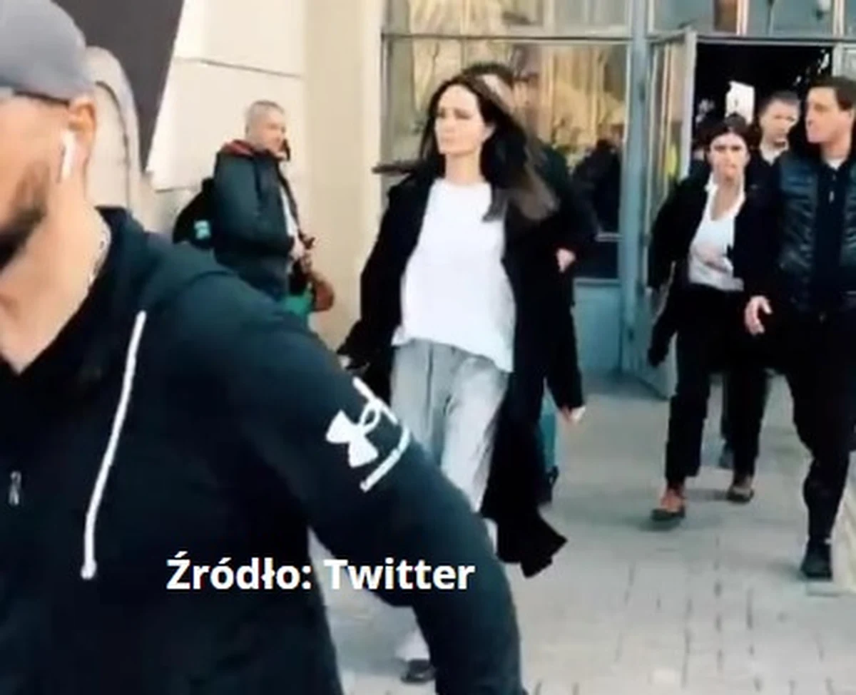 We Lwowie rozległ się w sobotę dźwięk syren alarmowych. Mieszkańcy musieli udać się do schronów. Wśród ewakuowanych była przebywająca na Ukrainie Angelina Jolie.