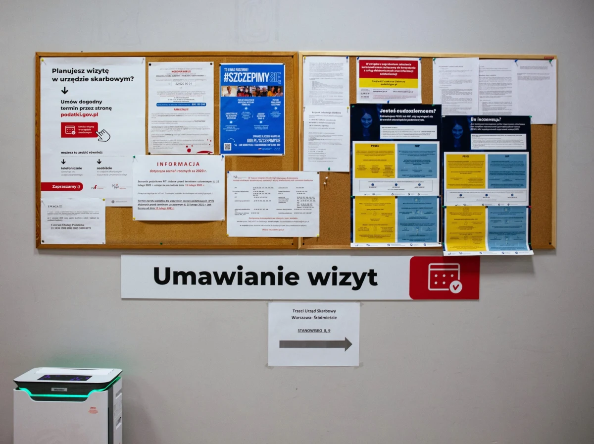 Do 2 maja mamy czas na rozliczenie podatku dochodowego od osób fizycznych (PIT) za 2021 rok. Resort finansów zachęca do skorzystania z usługi Twój e-PIT, która pozwala najszybciej rozliczyć podatek bez wychodzenia z domu.
