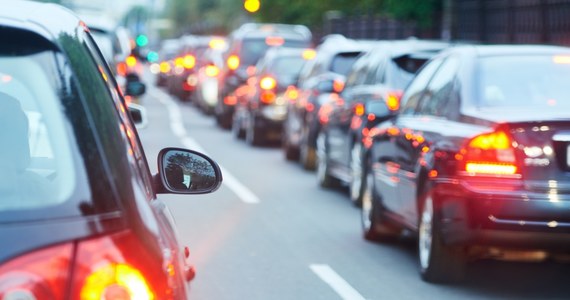 Ceny obowiązkowych dla kierowców polis OC są coraz niższe. "Z miesiąca na miesiąc skala wojny cenowej w tym segmencie się pogłębia. W tej chwili średnia stawka OC wynosi 515 złotych" - wynika z najnowszej edycji Raportu Ubezpieczeniowego RMF FM i Rankomat.pl.