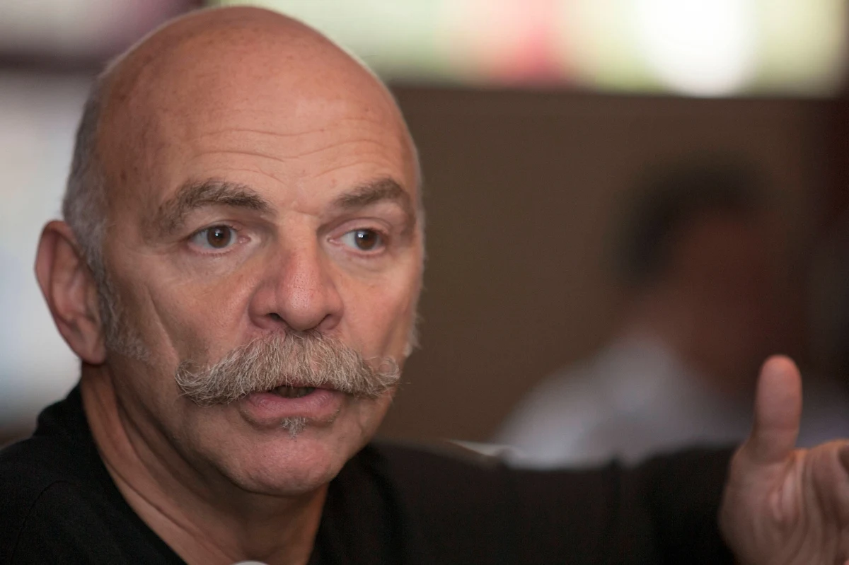 "W związku z inwazją Rosji na Ukrainę pojawiają się nowe problemy. Na przykład coraz droższe staje się paliwo. W związku z tym coraz wyższe są ceny żywności. W wielu miejscach na świecie ludzie nie mogą sobie na zakup tej żywności pozwolić" - zwrócił uwagę w specjalnym wywiadzie dla radia RMF FM i internetowej stacji RMF24 sławny pisarz i reportażysta Martín Caparrós. Urodzony w 1957 roku w Buenos Aires autor głośnej książki pt. "Głód" był gościem Bogdana Zalewskiego.