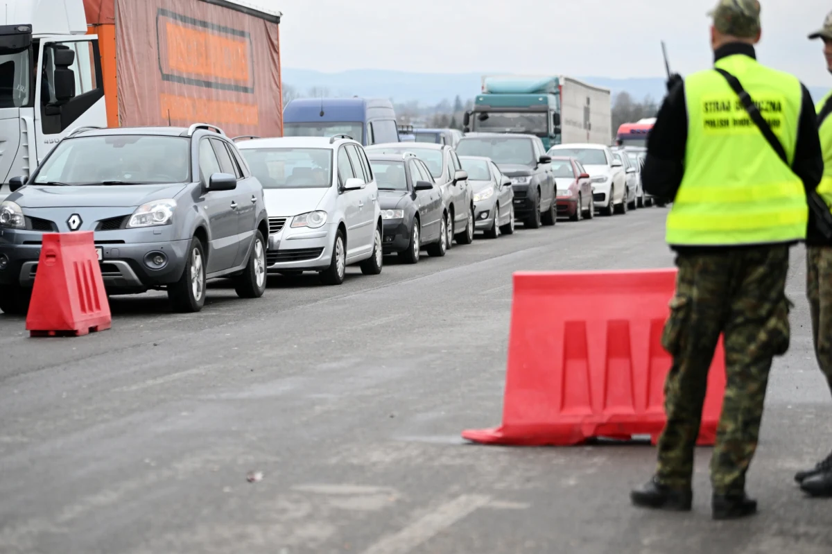 88,7 tys. osób przybyło w minionym tygodniu do Polski przez podkarpackie przejścia graniczne. Od początku wojny na Ukrainie jest to łącznie 1,69 mln osób. Obecnie liczba przekraczających granicę do naszego kraju utrzymuje się na poziomie kilkunastu tys. na dobę.