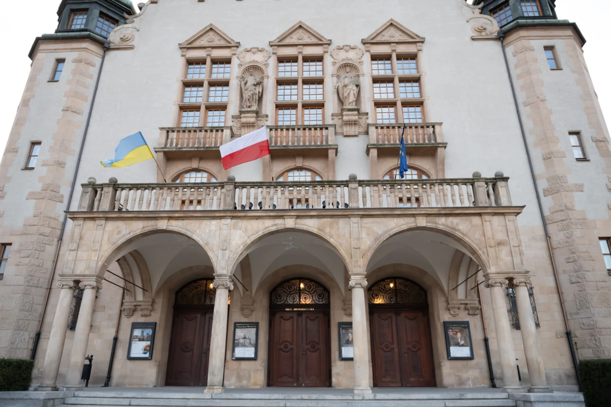 ​W Bibliotece Uniwersytetu im. Adama Mickiewicza w Poznaniu (UAM) powstaje "Archiwum Żydów Poznania i Wielkopolski". Zebrane materiały, m.in. fotografie i listy, mają zostać zdigitalizowane - poinformowało w poniedziałek biuro prasowe uczelni.