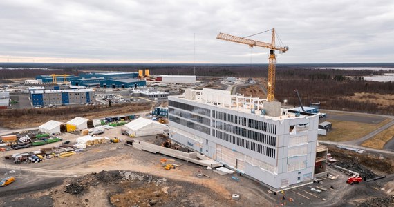 Fiński koncern energetyczny Fennovoima zakończył współpracę z rosyjskim Rosatomem przy budowie elektrowni jądrowej Hanhikivi nad Zatoką Botnicką – przekazały władze spółki. Zakończył się "jeden z najbardziej rażących etapów fińskiej polityki energetycznej" – komentuje prasa.