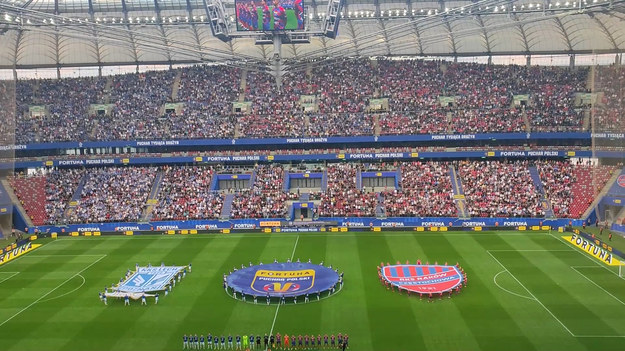 Hymn Polski przed meczem Lech Poznań - Raków Częstochowa.

Składy spotkania:
Lech Poznań: Van der Hart – Pereira, Satka, Milić, Rebocho, Murawski, Karlstroem, Skóraś, Kownacki, Kamiński. Ishak.

Rezerwowi: Bednarek – Douglas, Kędziora, Marchwiński, Amaral, Tiba, Skrzypczak, Kwekweskiri, Ba Loua.
Trener: Maciej Skorża

Raków Częstochowa: Trelowski – Tudor, Petrasek, Arsenić – Sorecsu, Papanikolau, Lederman, Kun – Wdowiak, Ivi Lopez – Gutkovskis.

Rezerwowi: Kovacević – Niewulis, Musiolik, Arak, Koczergin, Czyż, Długosz, Cebula, Gwilia.
Trener: Marek Papszun
