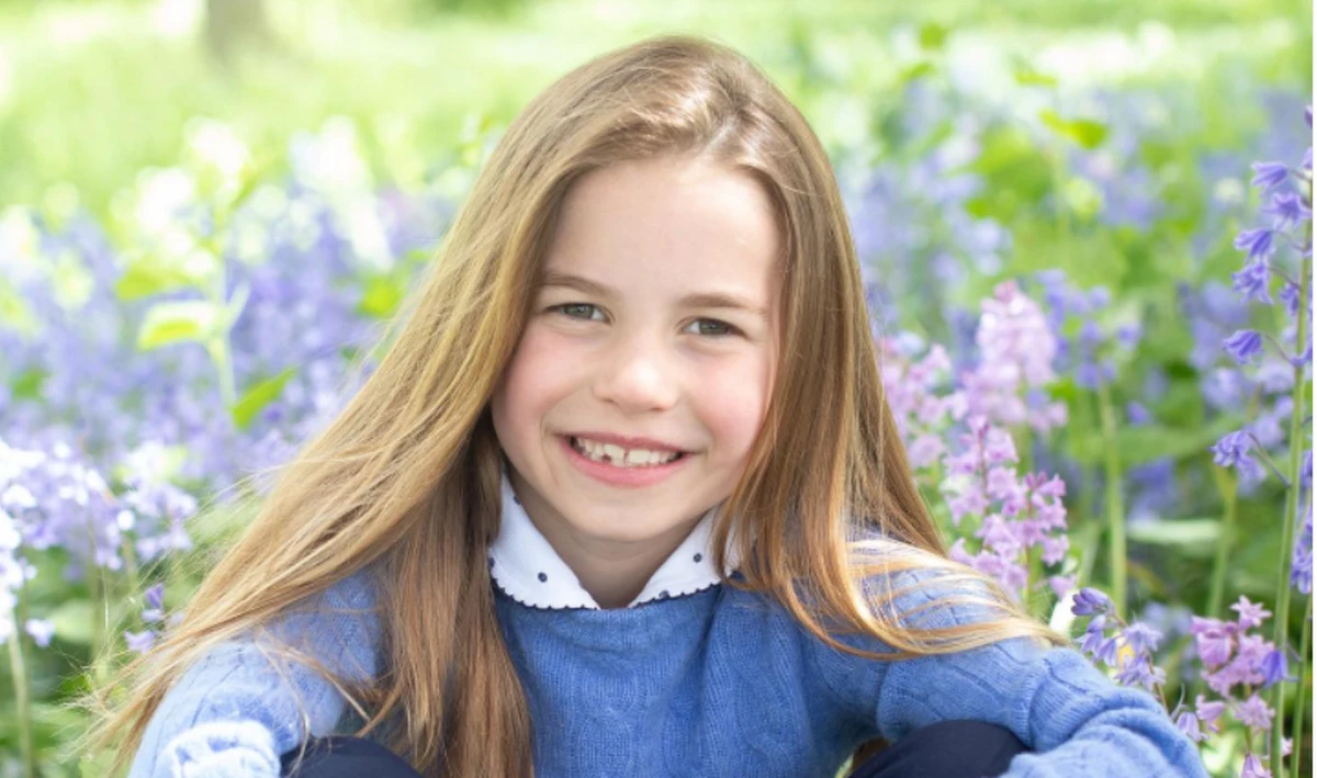 2 maja księżniczka Charlotte kończy 7 lat. Z tej okazji opublikowano kilka najnowszych zdjęć. Wszystkie zostały zrobione przez jej matkę, księżną Cambridge. 