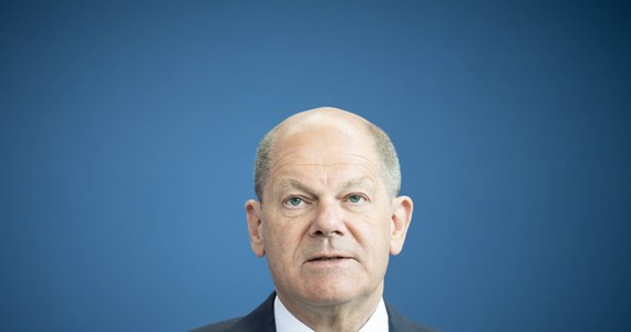 Olaf Scholz powiedział, że w najbliższym czasie nie planuje przyjazdu do Kijowa. Kanclerz Niemiec uzasadniał to kwietniową decyzją władz Ukrainy, które nie chciały, żeby ukraińską stolicę odwiedził prezydent Niemiec Frank-Walter Steinmeier.