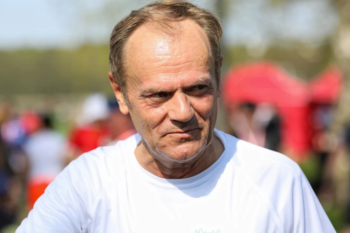 "Jeśli dzisiaj z takim podziwem patrzymy na bohaterstwo narodu ukraińskiego, to musimy zdawać sobie sprawę, że przelewają krew za swoją suwerenność i niepodległość, a o to chodziło także twórcom Konstytucji 3 Maja" – mówił w Poznaniu lider Platformy Obywatelskiej Donald Tusk. “O tym także myślimy my, Polki i Polacy każdego dnia, szczególnie teraz, w obliczu zagrożenia ze strony agresywnego sąsiada, putinowskiej Rosji" – podkreślił.
