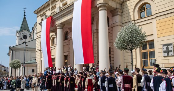 ​Polonez trzeciomajowy, uroczysta sesja rady miejskiej, wystawa sprzętu historycznego - to niektóre wydarzenia zaplanowane w związku z obchodami Święta Narodowego Trzeciego Maja w Lublinie.