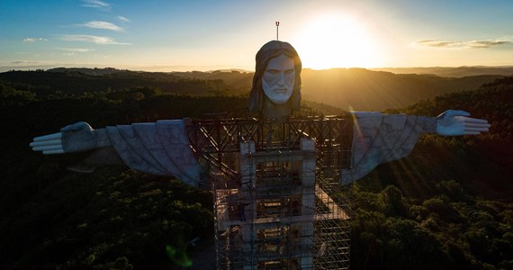 Słynny Chrystus Odkupiciel z Rio de Janeiro ma konkurencję. W Encantado na południu Brazylii powstała kolejna statua przedstawiająca Jezusa. 