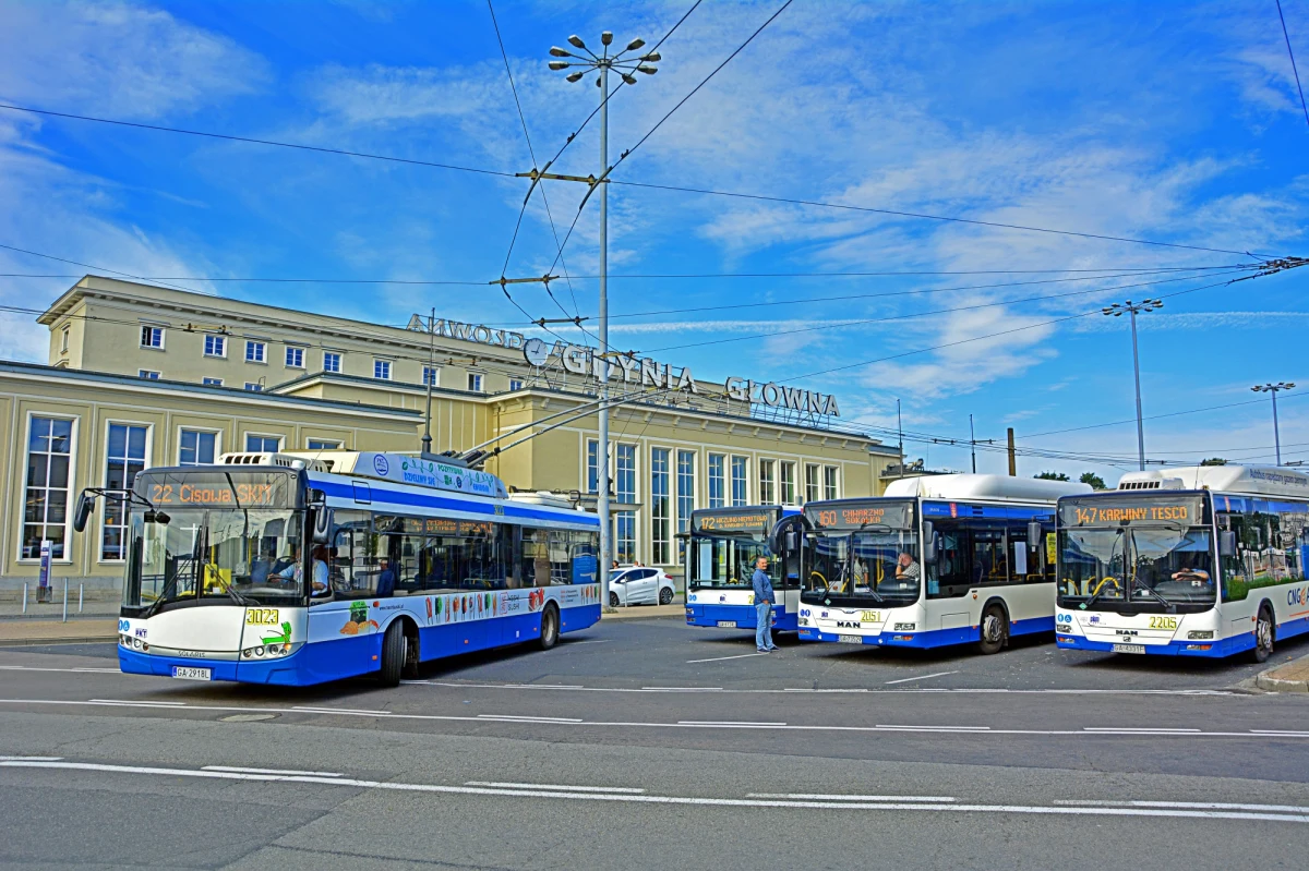 Uchodźcy z Ukrainy nie jeżdżą już komunikacją miejską za darmo. W Gdańsku, Gdyni czy Wejherowie muszą kupować bilety na przejazd autobusami i tramwajami.