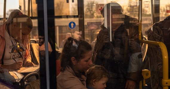 Grupa cywilów ewakuowanych z zakładów Azowstal w Mariupolu dotarła do Zaporoża. W podziemiach ostatniego przyczółku obrońców Mariupola spędzili 2 miesiące, w tym czasie stracili nadzieję, że jeszcze uda im się wydostać z okupowanego przez Rosjan miasta.