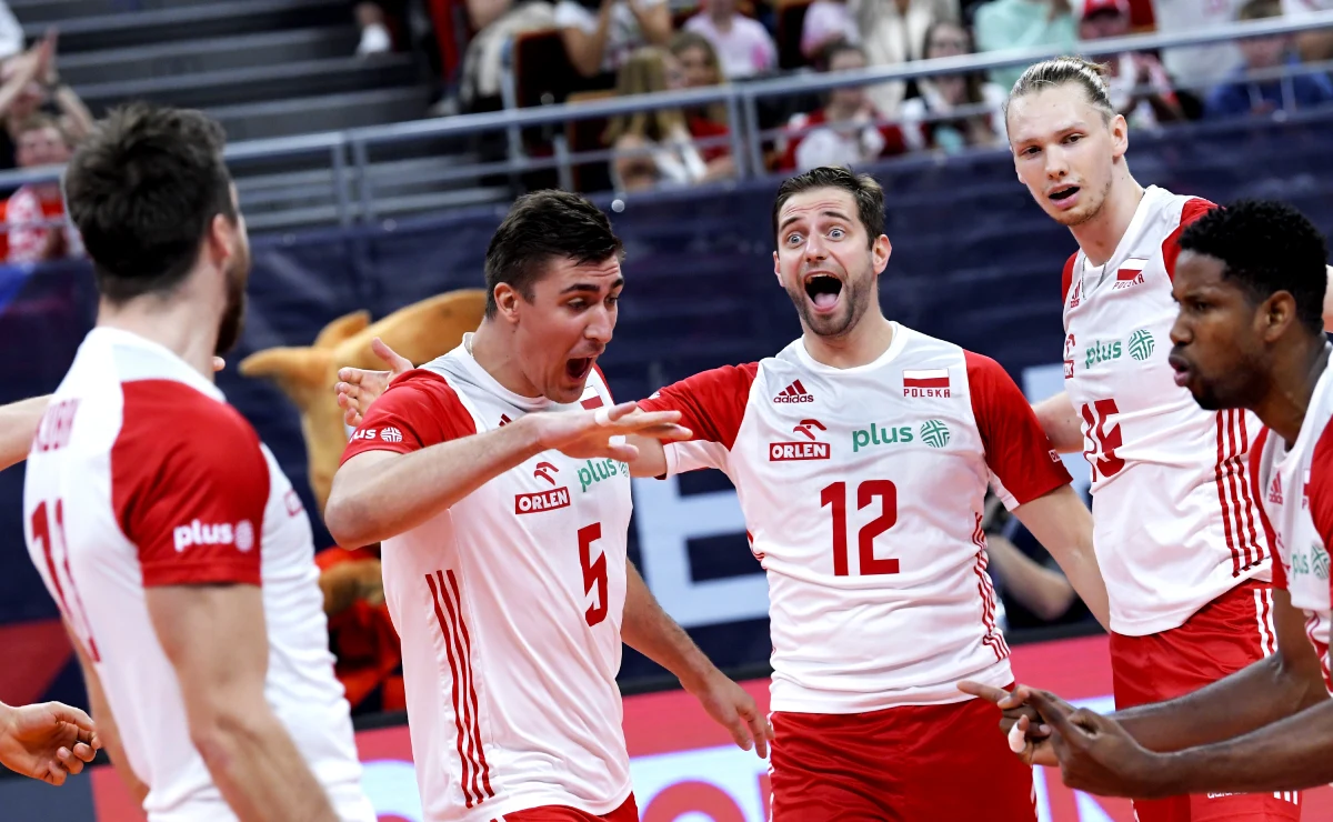 Trener siatkarskiej reprezentacji Polski mężczyzn Nikola Grbić ogłosił skład na tegoroczną edycję Ligi Narodów. Po powołaniu szerokiej kadry na ten sezon zakończenie kariery reprezentacyjnej ogłosili Piotr Nowakowski, Dawid Konarski, Damian Wojtaszek. Wcześniej o zakończeniu przygody z kadrą poinformował Michał Kubiak.