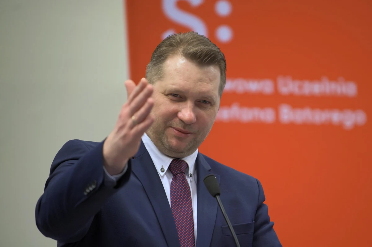 Minister edukacji i nauki zdawał małą "ustną maturę" z obowiązkowych lektur w internetowym radiu RMF24. Na dwie godziny przed egzaminem dojrzałości z języka polskiego profesor Przemysław Czarnek odpowiadał na "siedem pytań o siódmej siedem". Był to swoisty test z literatury przeprowadzony przez Bogdana Zalewskiego.