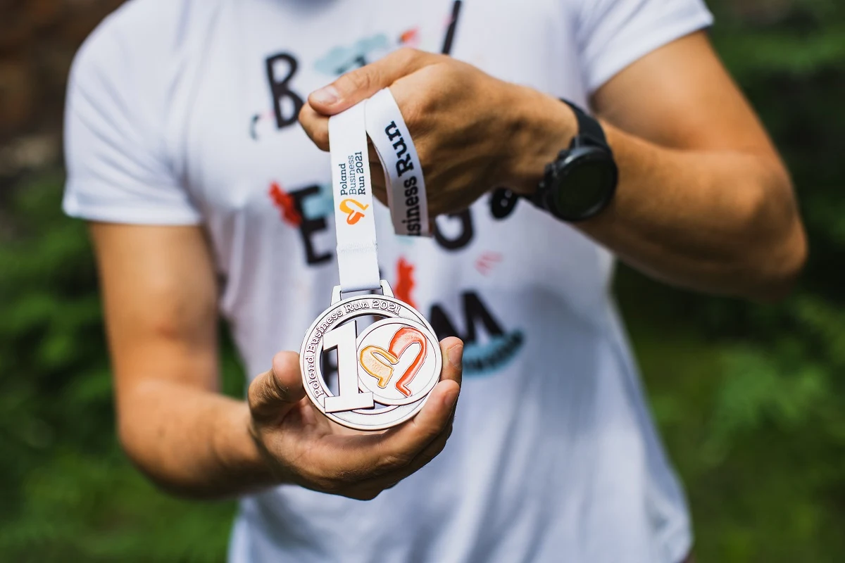 4 września po raz 11. wystartuje charytatywny bieg biznesowy Poland Business Run. W tym roku organizatorzy przygotowali zawody w Krakowie oraz rywalizację wirtualną po samodzielnie wybranej trasie. Poprzez udział w wydarzeniu biegacze połączeni w 5-osobowe sztafety pomogą beneficjentom z niepełnosprawnością ruchową i po mastektomii. Start zapisów - 10 maja.