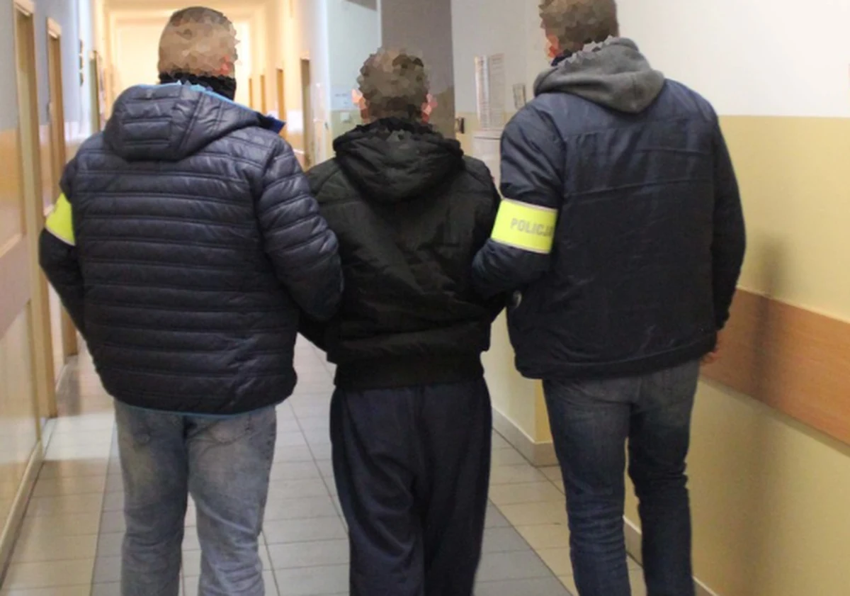 Przełom w śledztwie dotyczącym zabójstwa księdza w Siedlcach. Duchowny zginął w listopadzie zeszłego roku. Miejscowa prokuratura okręgowa ustaliła, że za zabójstwo będzie odpowiadał mężczyzna, który w styczniu miał zabić kobietę w Sokołowie Podlaskim. 