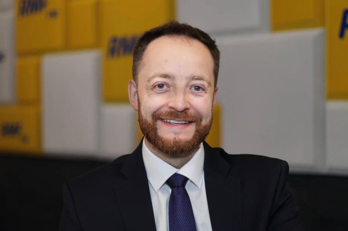 Kiedy Rosja zacznie poważnie cierpieć z powodu nałożonych na nią sankcji? "Maj będzie kluczowym miesiącem. W ocenie ekspertów maj może przynieść problem ze spłatą zadłużenia zagranicznego Rosji" - mówił w Rozmowie w południe w RMF FM Piotr Trąbiński, dyrektor wykonawczy w Międzynarodowym Funduszu Walutowym w Waszyngtonie.