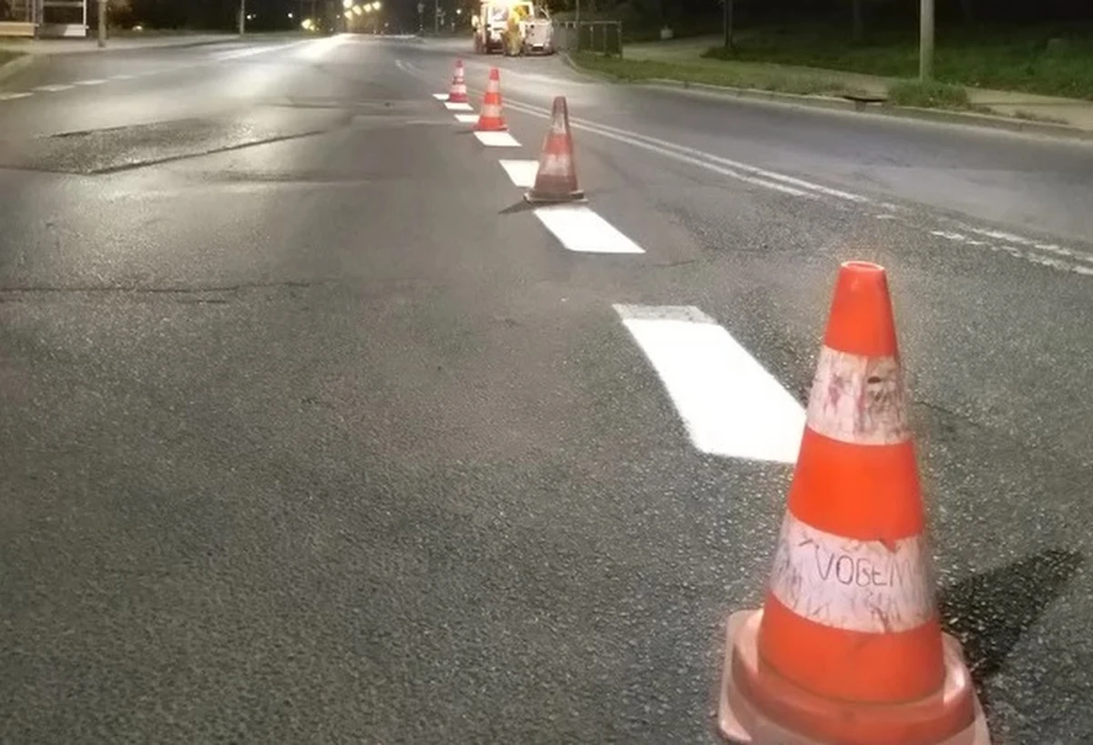 W Szczecinie rozpoczynają się prace związane z odnawianiem oznakowania. Rocznie na nowe linie na jezdniach wykorzystuje się kilkadziesiąt ton farby.