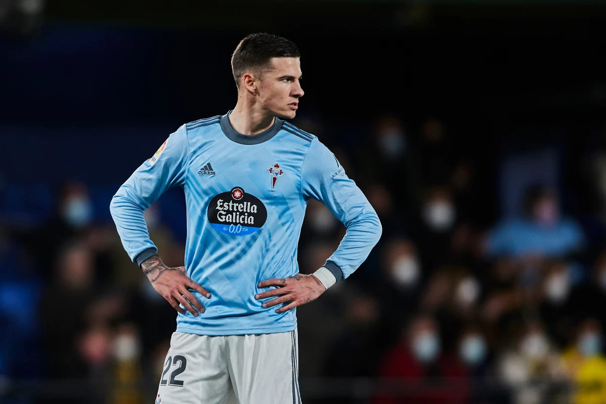 Hiszpański napastnik Celty Vigo, Santi Mina, został skazany przez sąd w Almerii na cztery lata więzienia za wykorzystanie seksualne kobiety.