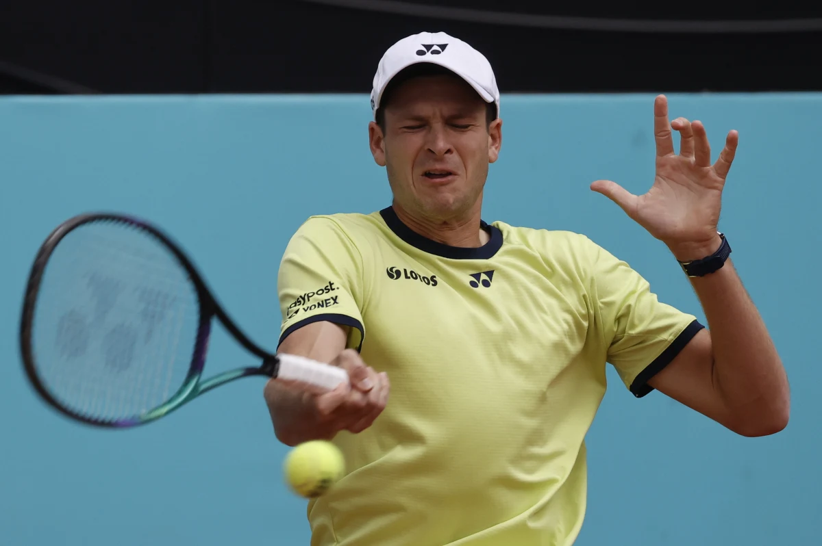 Hubert Hurkacz pokonał hiszpańskiego tenisistę Alejandro Davidovicha Fokinę 6:4, 4:6, 7:6 (7-5) i awansował do trzeciej rundy (1/8 finału) turnieju ATP rangi Masters 1000 w Madrycie. O ćwierćfinał Polak powalczy z Serbem Dusanem Lajovicem.