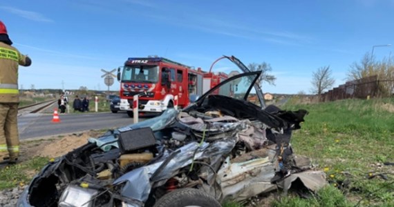 ​Kierowca samochodu osobowego zginął w wypadku na niestrzeżonym przejeździe kolejowym w Nowej Wsi Ełckiej (woj. warmińsko-mazurskie) - podała w środę policja. Pasażerom i obsłudze pociągu nic się nie stało.