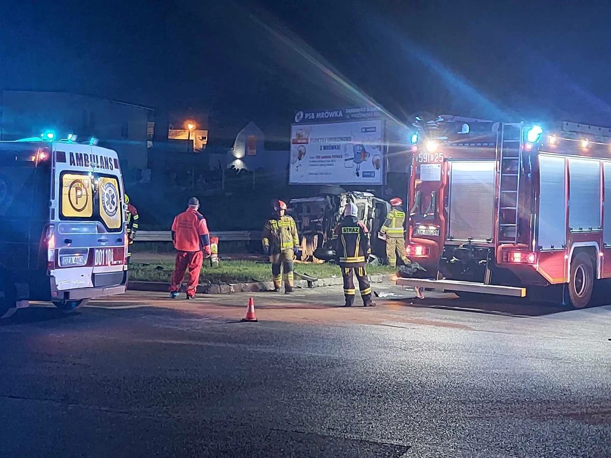 4 osoby zostały ranne w wyniku wypadku na DK 8, do którego doszło w Ząbkowicach Śląskich. Na miejscu lądował śmigłowiec LPR.