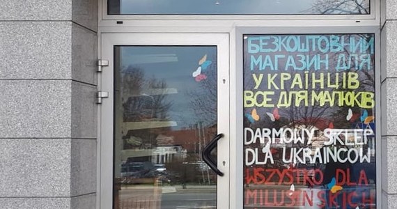 Fundacja "Wielkie Serce dla Dzieci" otworzyła w budynku Regionalnego Centrum Kultur Pogranicza w Krośnie, sklep dla uchodźców. Obywatele Ukrainy mogą stamtąd brać towary za darmo. 