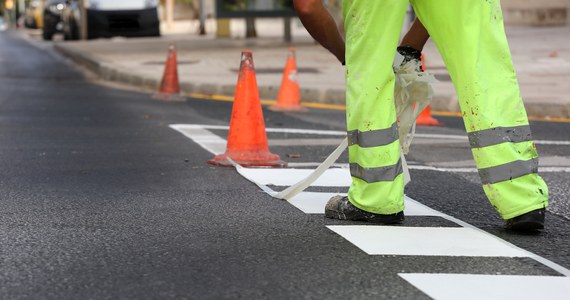 Od dziś, 12 maja zmieniła się organizacja ruchu na al. 29 Listopada – na odcinku między ulicami Powstańców i Woronicza. Trudniej będą mieli kierowcy jadący w stronę centrum.

