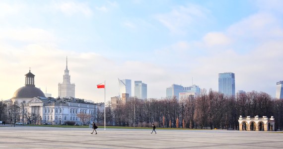 W piątek 6 maja w związku z Centralnymi Obchodami Dnia Strażaka w okolicy placu Piłsudskiego będzie obowiązywał zakaz parkowania. Mogą też wystąpić utrudnienia w ruchu i zmiany tras autobusów. 