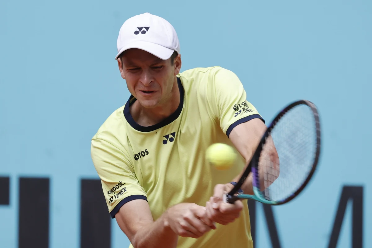 Hubert Hurkacz pokonał serbskiego tenisistę Dusana Lajovica 7:5, 6:3 i awansował do ćwierćfinału turnieju ATP rangi Masters 1000 na kortach ziemnych w Madrycie. Jego kolejnym rywalem będzie lider światowego rankingu Serb Novak Djokovic.