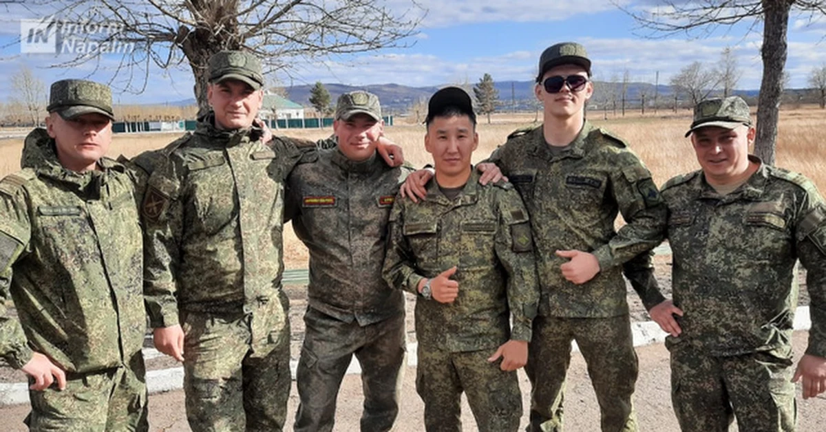 13 GB zdjęć i filmów - tyle danych znajdowało się w smartfonie rosyjskiego żołnierza znalezionym pod koniec marca przez ukraińskie wojska w Buczy. To właśnie w tym podkijowskim miasteczku Rosjanie dokonali masakry mieszkańców. Na podstawie informacji znajdujących się w telefonie, międzynarodowa organizacji wolontariuszy InformNapalm ustaliła dane żołnierzy, którzy mogą odpowiadać m.in. za tę rzeź.