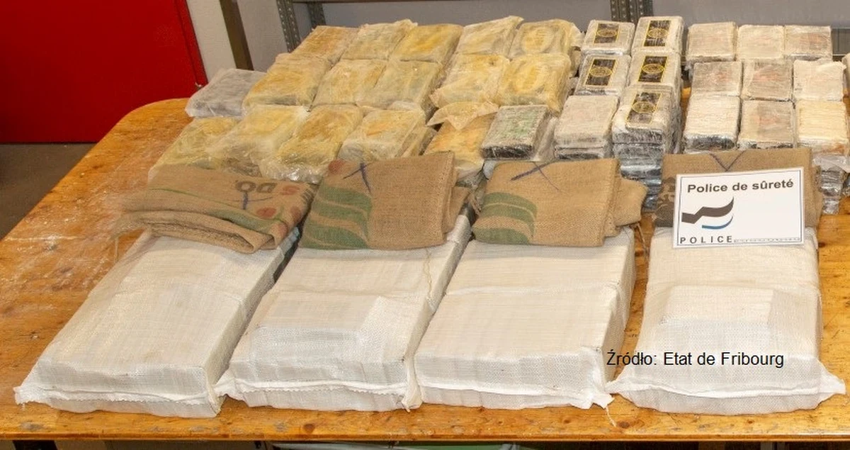 Szwajcarska policja przejęła 500 kilogramów kokainy, która znalazła się w paczkach z kawą. Dostawa z niespodziewaną zawartością trafiła do fabryki Nespresso we Fryburgu.