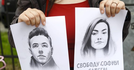 Obywatelka Rosji Sofia Sapiega, partnerka białoruskiego blogera Ramana Pratasiewicza, została skazana przez sąd w Grodnie na sześć lat kolonii karnej. Rok temu Pratasiewicz i jego partnerka zostali zatrzymani po przymusowym lądowaniu w Mińsku samolotu linii Ryanair.