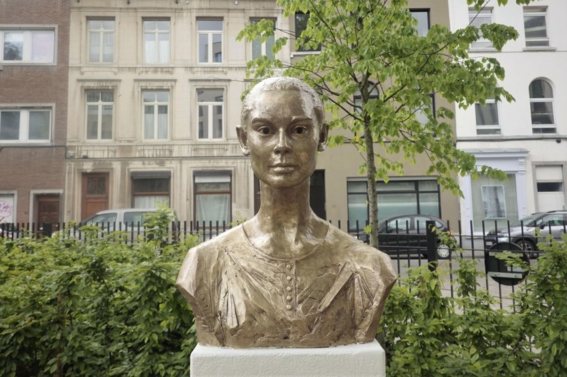 Gdyby żyła, w środę 4 maja skończyłaby 93 lat. Urodziny Audrey Hepburn uczciły władze Brukseli, odsłaniając tego dnia jej pomnik. Obelisk stanął w pobliżu domu, w którym wielka gwiazda Hollywood przyszła na świat.