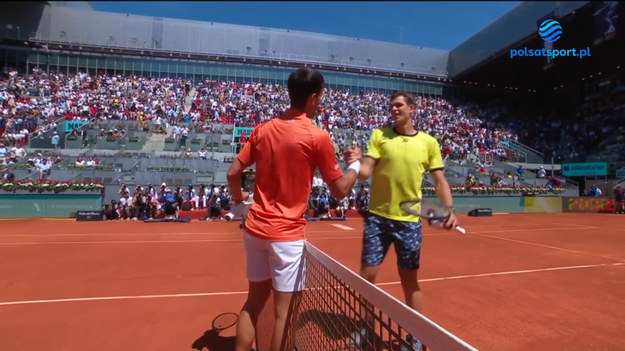 Novak Djoković okazał się za mocny na Huberta Hurkacza. W ćwierćfinale turnieju ATP Madrid Mutua Open Serb wygrał 6:3, 6:4. Polak jeszcze dziś gra debla w parze z Johnem Isnerem.