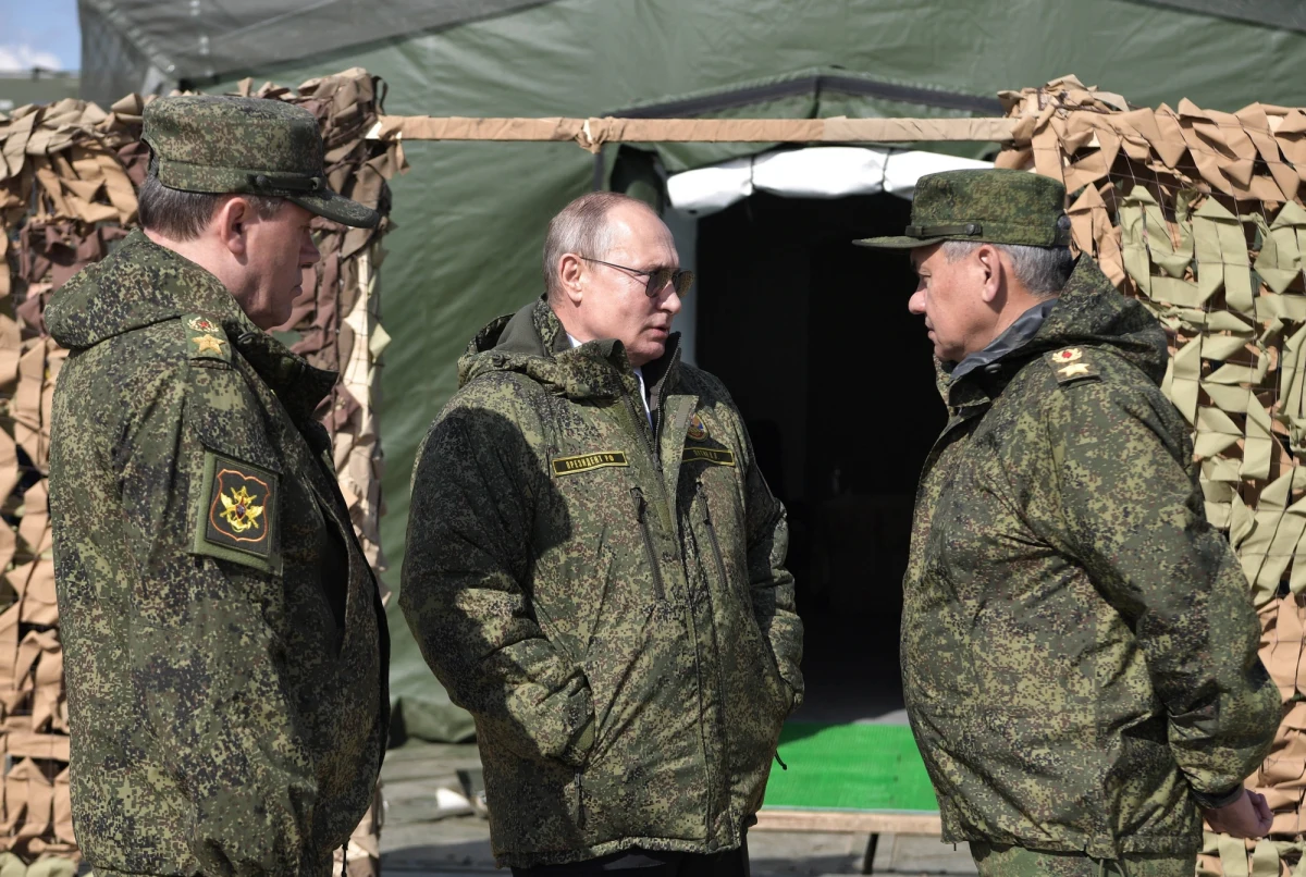 Według brytyjskiego ministra obrony Bena Wallace’a, rosyjscy generałowie i przywódcy wojskowi obawiają się czystki, jaką Władimir Putin może przeprowadzić w sztabie generalnym, szukając winnych nieudanej inwazji na Ukrainę.