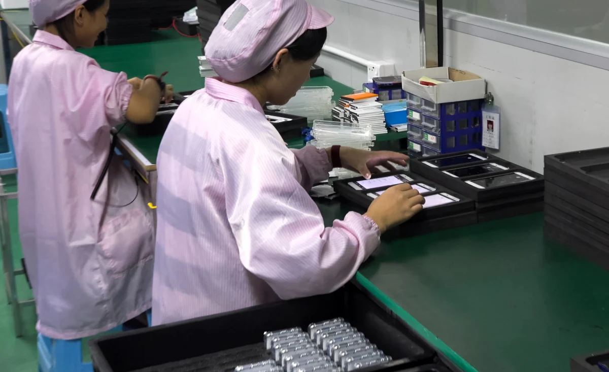 ​Chińskie firmy technologiczne ograniczają swoją obecność na rosyjskim rynku, ale nie ogłaszają tego publicznie - informuje "Wall Street Journal". To efekt sankcji i nacisków ze strony m.in. amerykańskich dostawców.