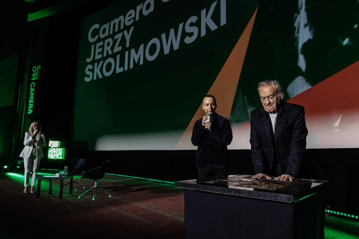 Odcisk dłoni Jerzego Skolimowskiego stał się częścią Krakowskiej Alei Gwiazd. Artysta był gościem specjalnym 15.Mastercard OFF CAMERA.
