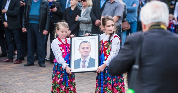 Zmarły 4 maja I wicewojewoda małopolski, poseł na Sejm, samorządowiec Józefa Leśniak, który dziś spoczął na cmentarzu w Chochorowicach koło Nowego Sącza, został pośmiertnie odznaczony przez prezydenta Krzyżem Oficerskim Orderu Odrodzenia Polski. W uroczystości żałobnej wzięli udział premier Mateusz Morawiecki oraz wicemarszałkowie Sejmu i Senatu – Ryszard Terlecki i Marek Pęk.