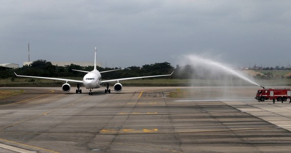 Nigeria będzie pierwszym krajem, który w poniedziałek wstrzyma wszystkie połączenia lotnicze - podała agencja Bloomberg. 