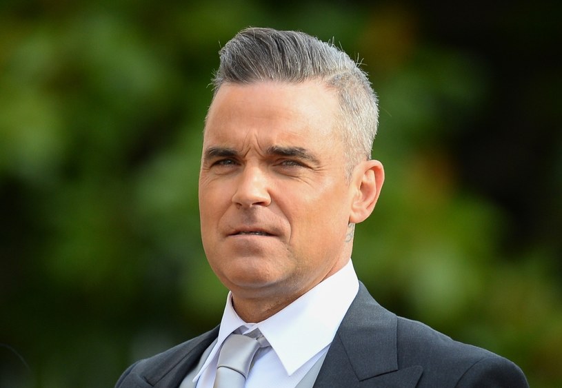 Robbie Williams zdradza, że w nadchodzącym filmie biograficznym "Better Man" zagra... siebie samego. Jak przekonuje "The Sun", nie było to wcale tak oczywiste, jak mogłoby się wydawać. Producenci filmu reżyserowanego przez Michaela Graceya, podobno wcześniej mieli problemy ze znalezieniem idealnej osoby do zagrania piosenkarza. Teraz poszukują już "tylko" aktora, który będzie mógł wcielić się w niego z okresu młodości.