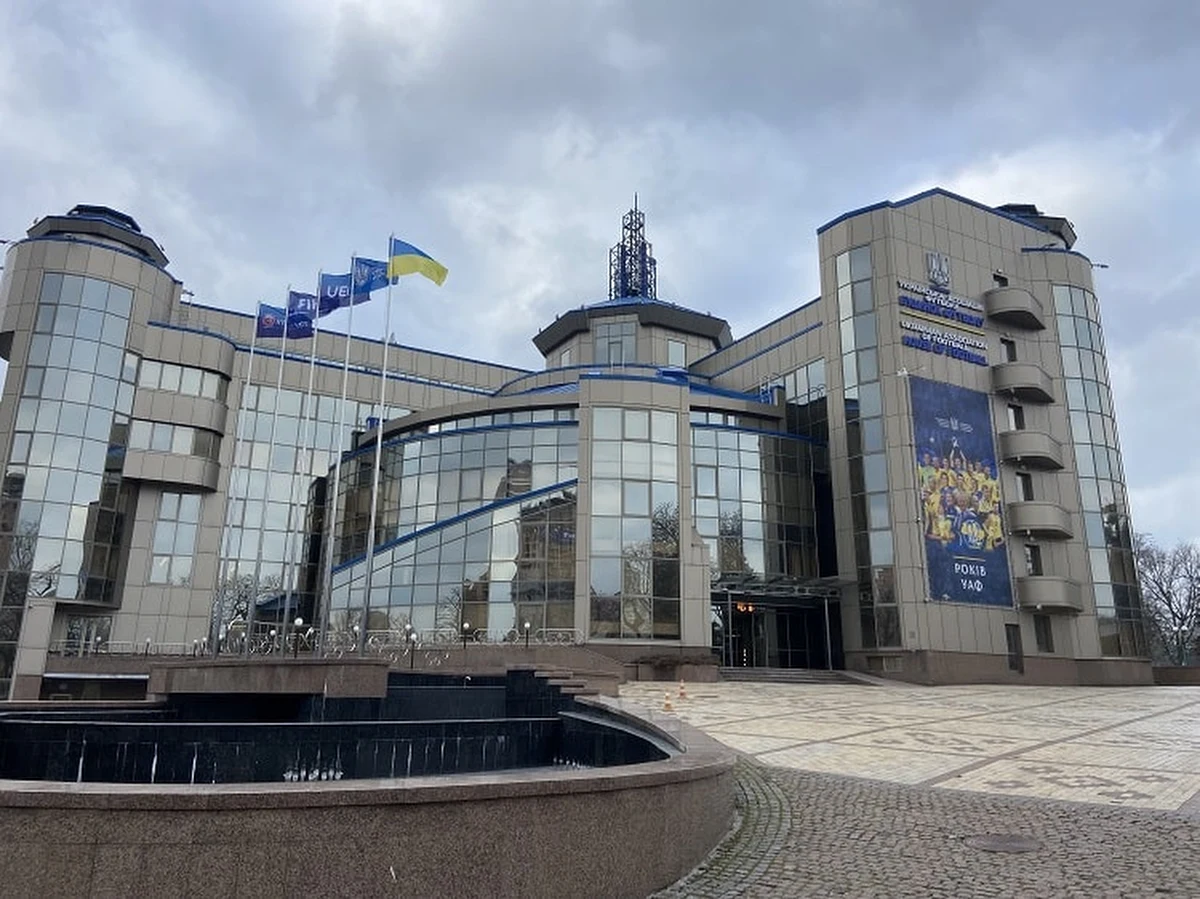 Komitet wykonawczy Ukraińskiego Związku Piłki Nożnej zatwierdził oficjalne zakończenie wszystkich turniejów w sezonie 2021/22 - poinformowała agencja Ukrinform. Podczas internetowego posiedzenia podjęto także decyzję o tym, kto w przyszłym rozdaniu będzie reprezentował kraj na arenie międzynarodowej.